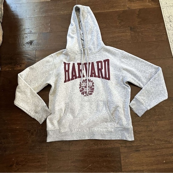 H&M Tops - 🛍️Harvard University hoodie-size M